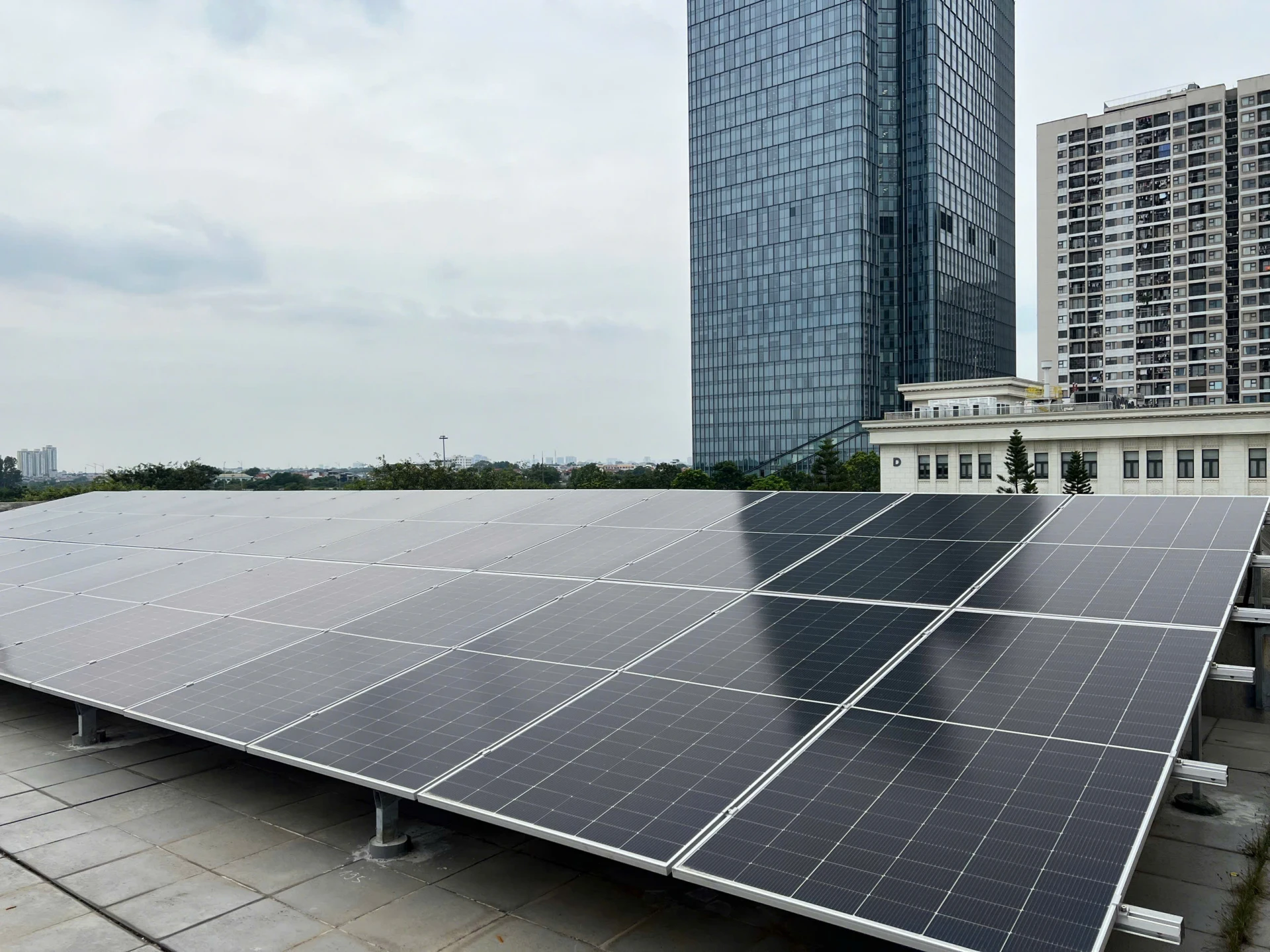 Điện mặt trời cho hệ thống điều hòa trung tâm - Trường đại học VinUni