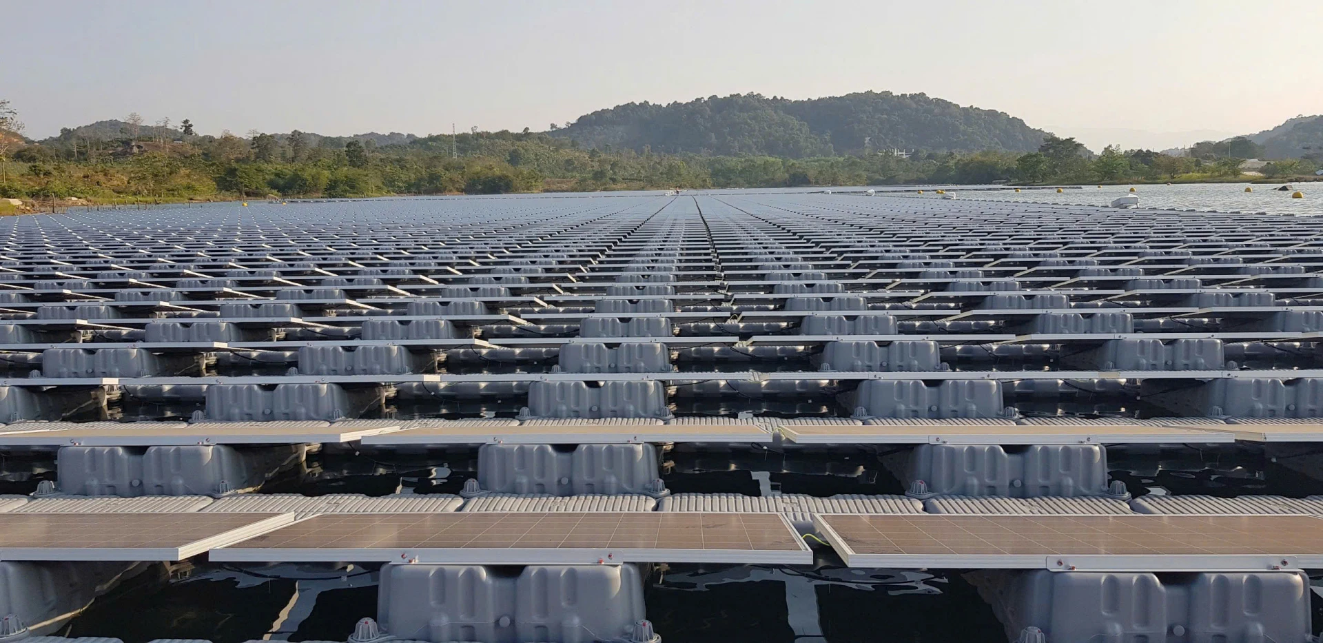 Nhà máy điện mặt trời Nổi Đa Mi