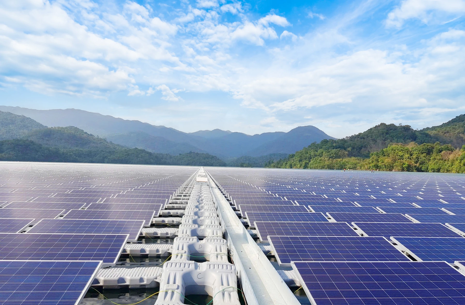 Nhà máy điện mặt trời Nổi Đa Mi