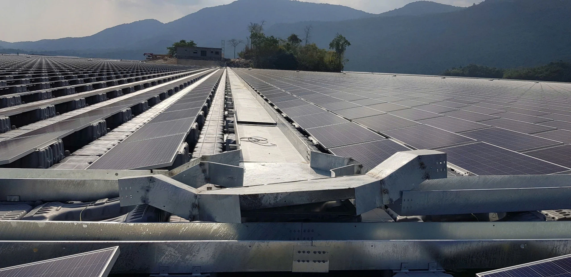 Nhà máy điện mặt trời Nổi Đa Mi