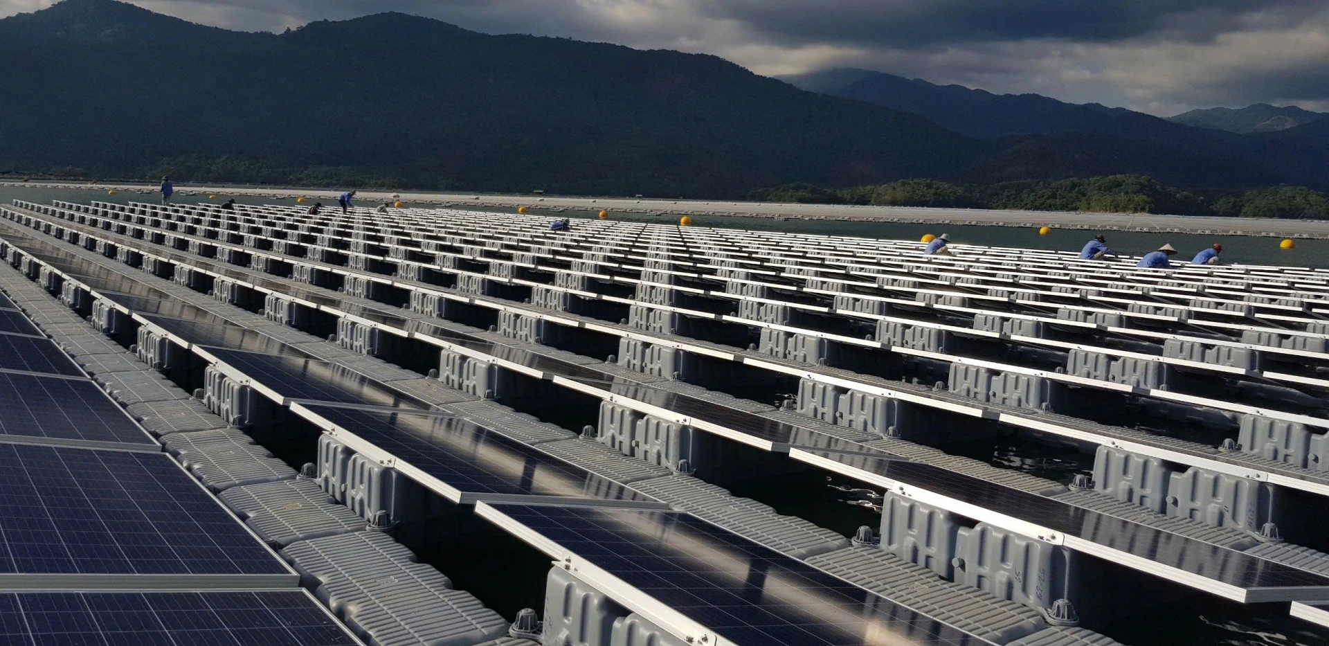 Nhà máy điện mặt trời Nổi Đa Mi