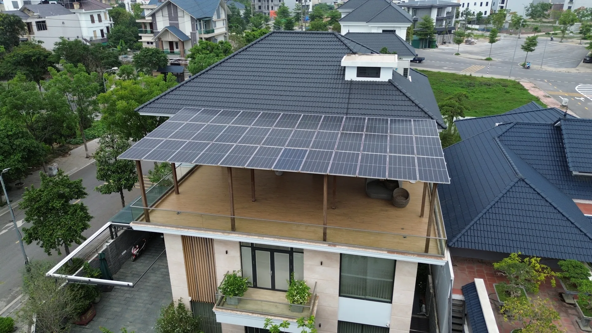 Điện mặt trời mái nhà hệ hybrid - Anh Phong (Hòa Bình)